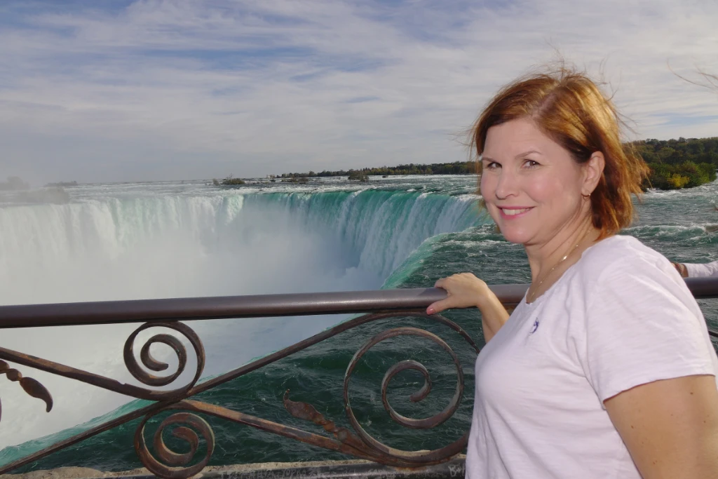 Niagara Falls tour guest booking at horsehoe falls